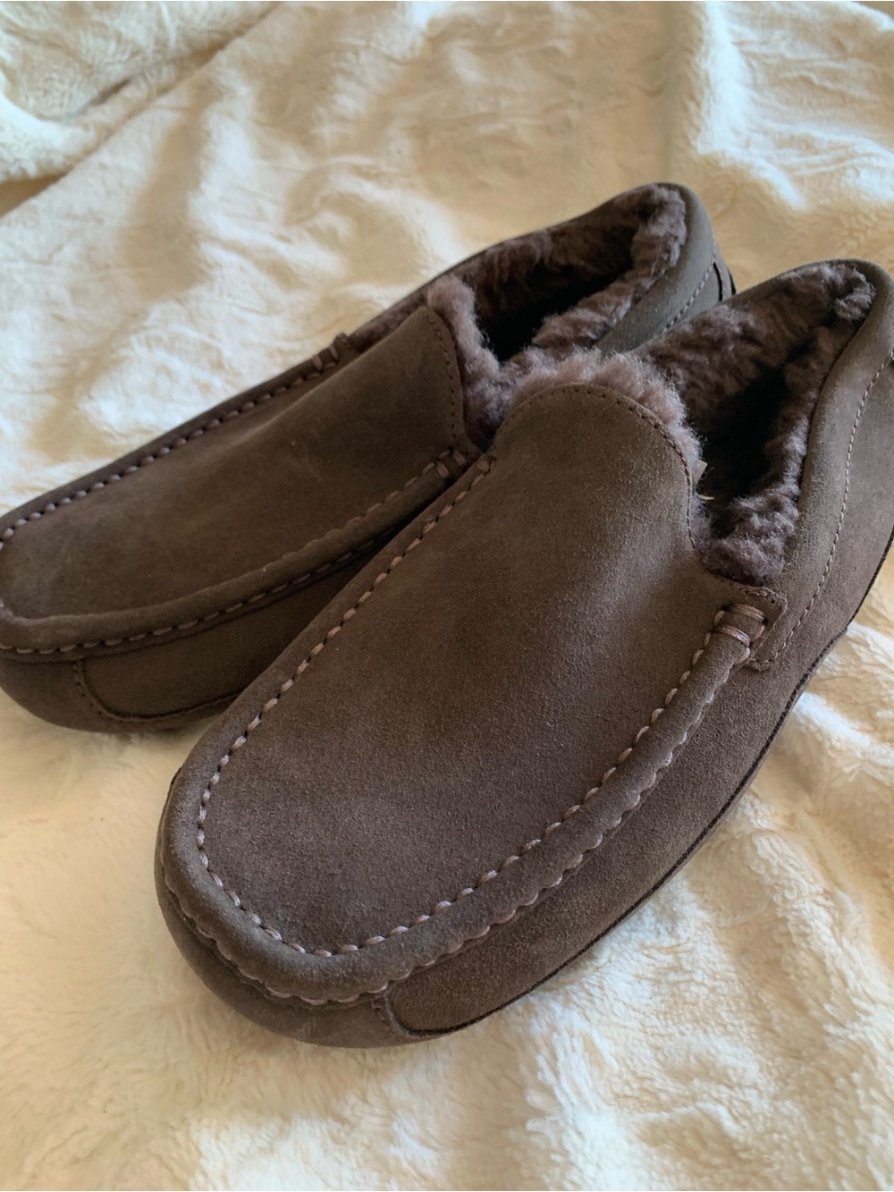 UGG men’s ascot chocolate bomber loafer slipper NWOB